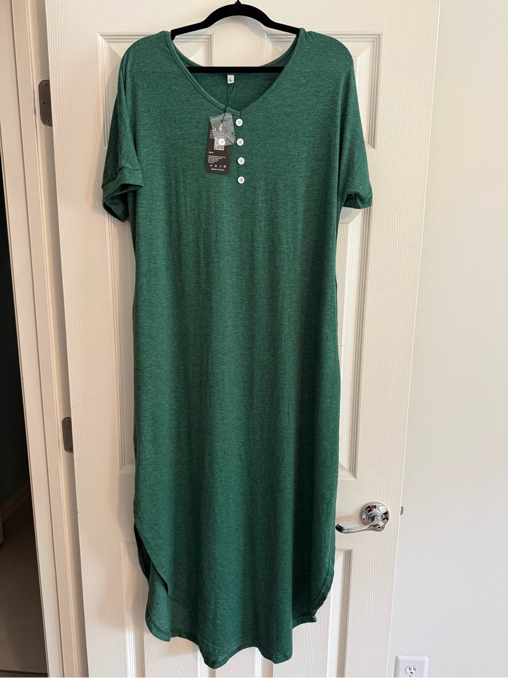 Relaxed V-Neck Short-Sleeve Maxi Dress in Forest Green